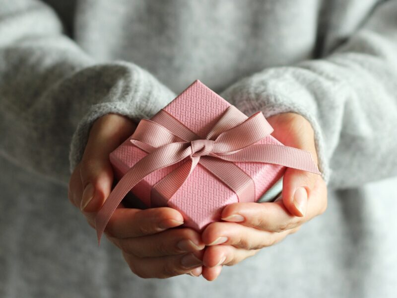 Geschenke und kleine Aufmerksamkeiten, um die Beziehung zu stärken